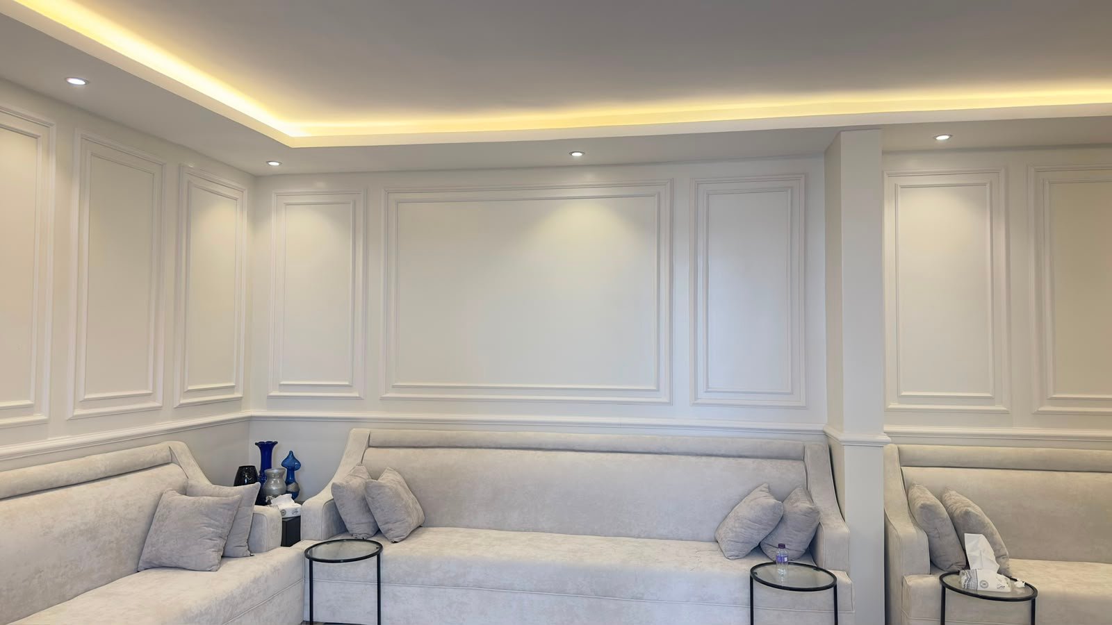 Modern Living Room Foam Decor & LED Lighting